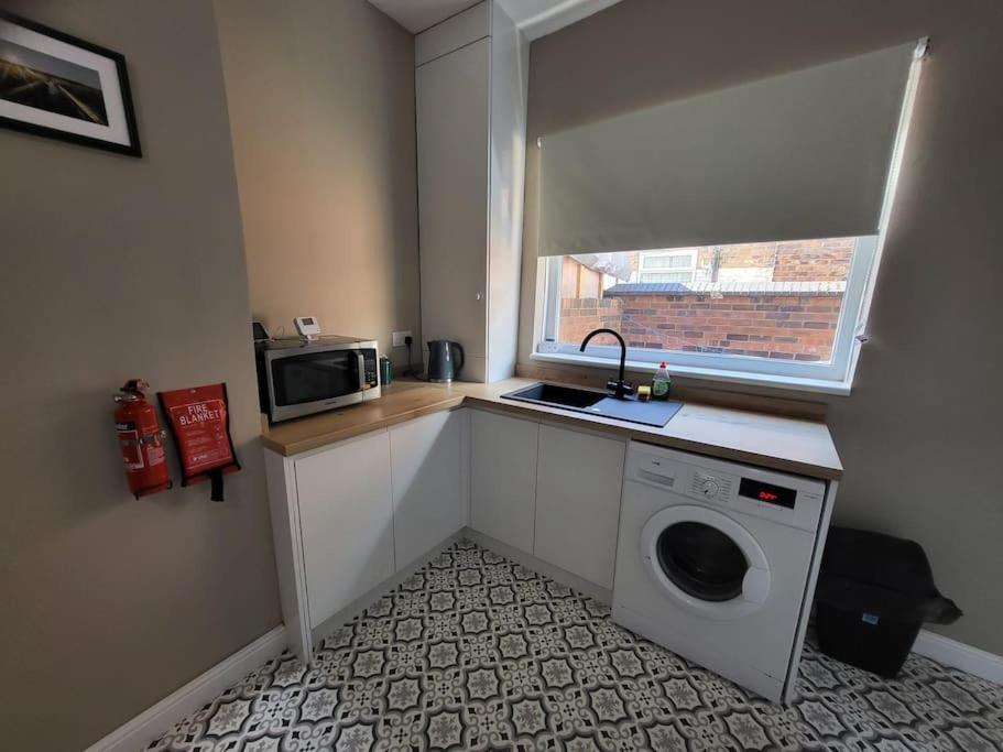 4 Bedroom House, 8 Min To City! Manchester Eksteriør billede
