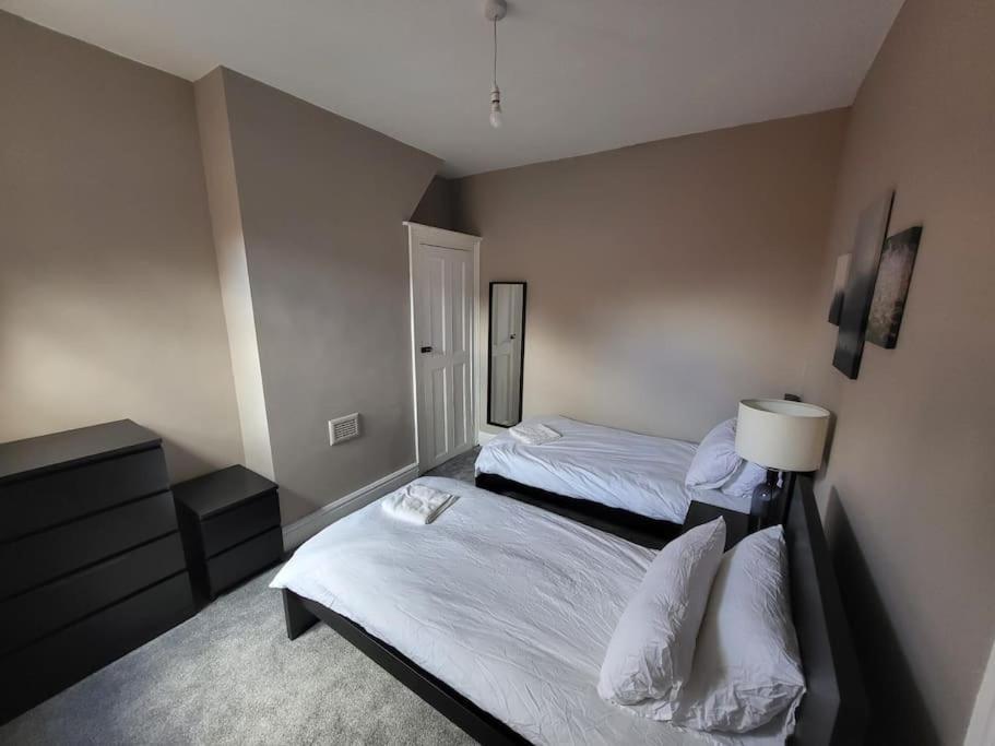 4 Bedroom House, 8 Min To City! Manchester Eksteriør billede