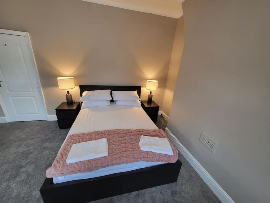 4 Bedroom House, 8 Min To City! Manchester Eksteriør billede