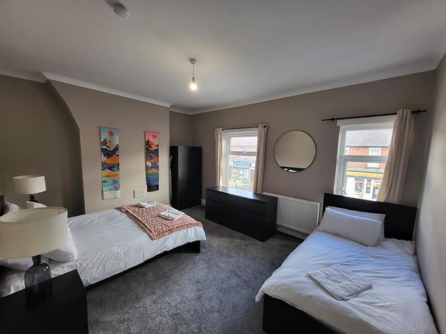 4 Bedroom House, 8 Min To City! Manchester Eksteriør billede